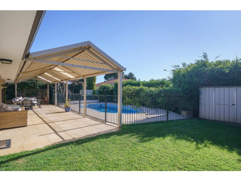 4 Kardier Mews, Viveash WA 6056