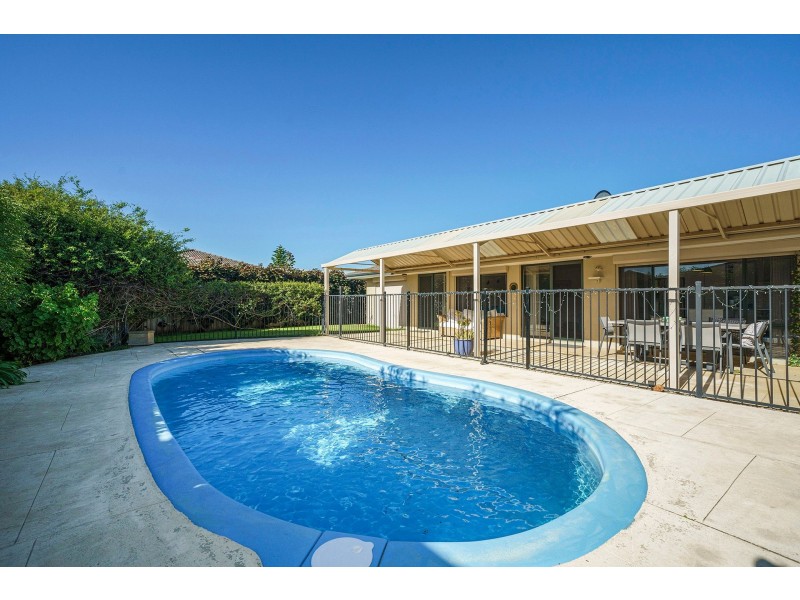 4 Kardier Mews, Viveash WA 6056