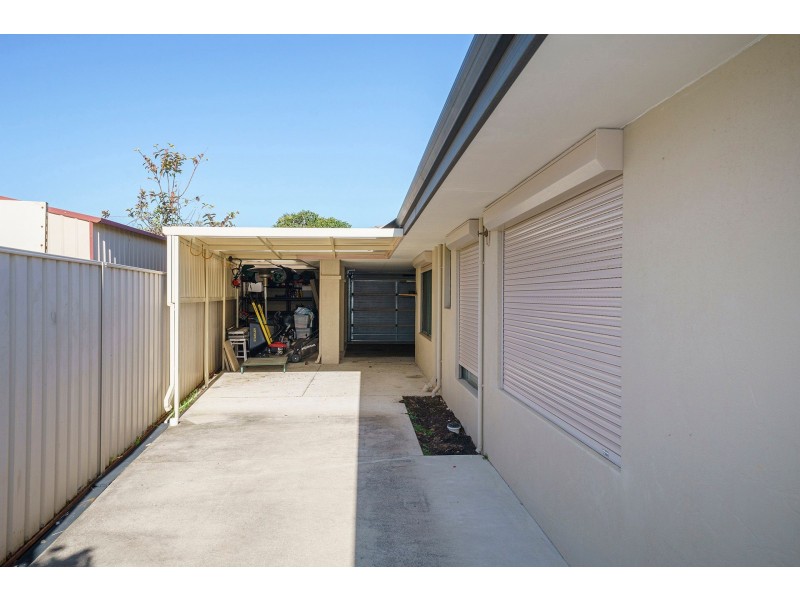 4 Kardier Mews, Viveash WA 6056
