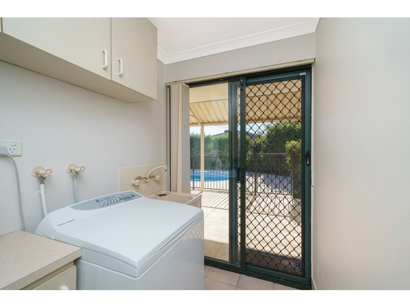 4 Kardier Mews, Viveash WA 6056