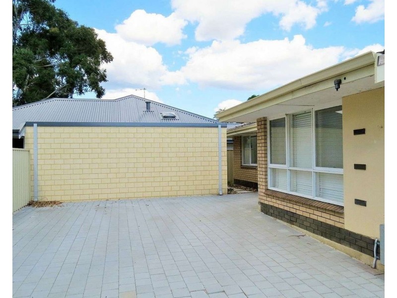 2/4 Abercorn Road, Forrestfield WA 6058