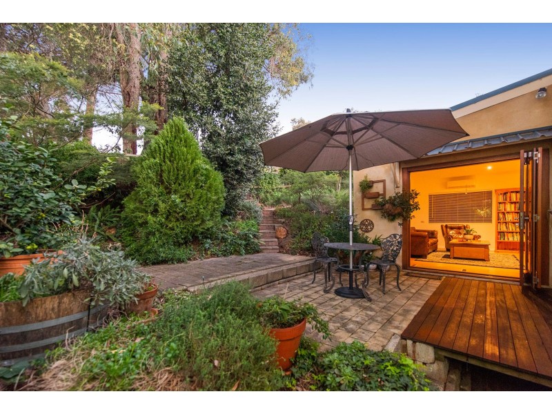 16 Lascelles Parade, Gooseberry Hill WA 6076