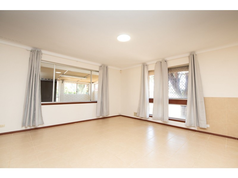 25 Cumberland Road, Forrestfield WA 6058