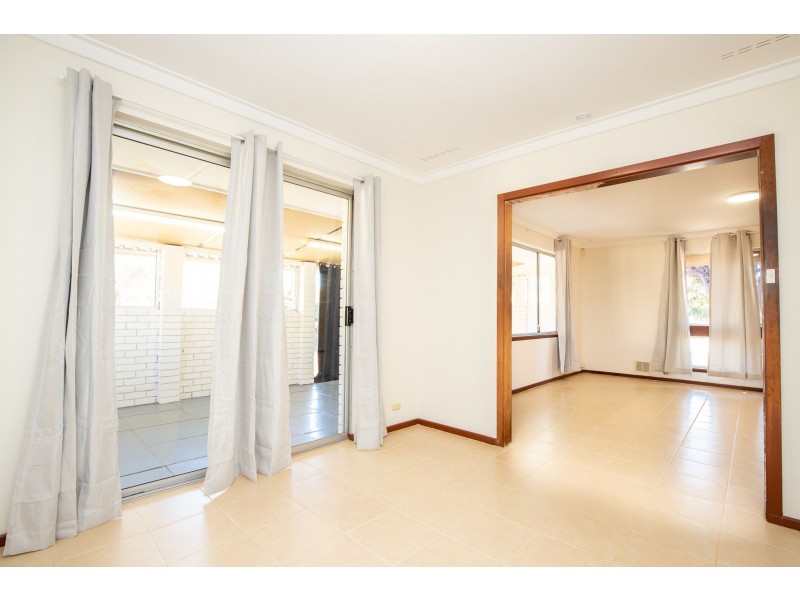 25 Cumberland Road, Forrestfield WA 6058