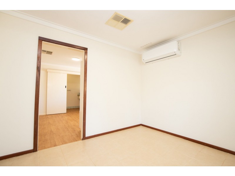 25 Cumberland Road, Forrestfield WA 6058