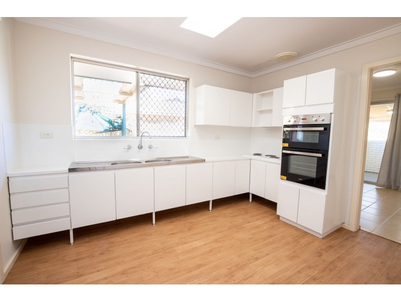 25 Cumberland Road, Forrestfield WA 6058