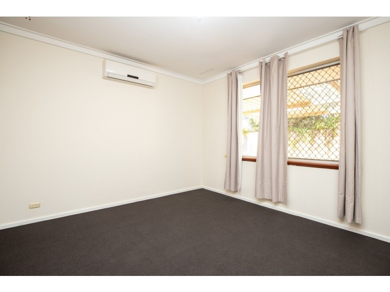 25 Cumberland Road, Forrestfield WA 6058