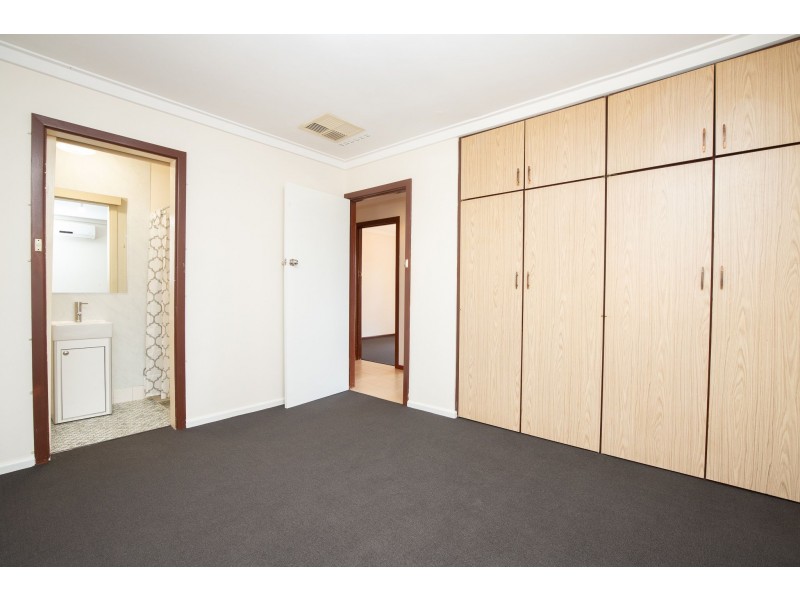 25 Cumberland Road, Forrestfield WA 6058