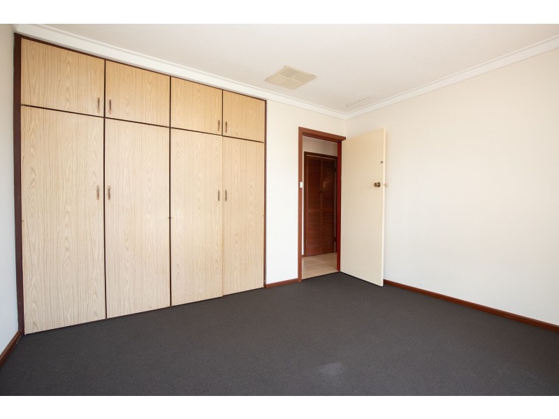 25 Cumberland Road, Forrestfield WA 6058