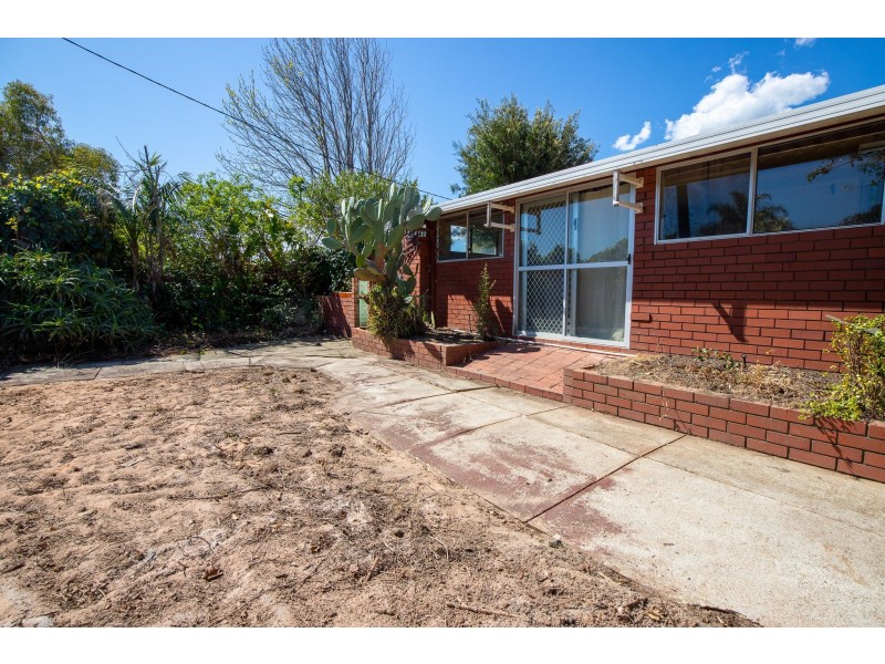 25 Cumberland Road, Forrestfield WA 6058