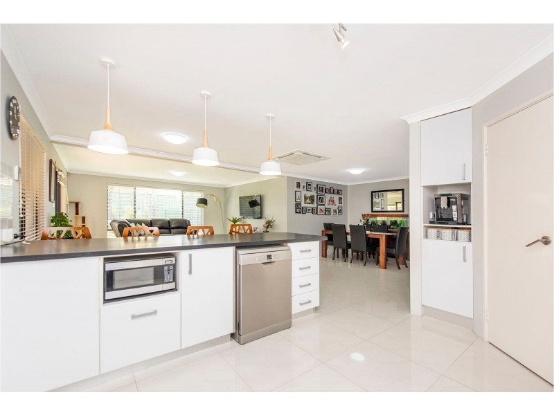 5 Banks Place, High Wycombe WA 6057