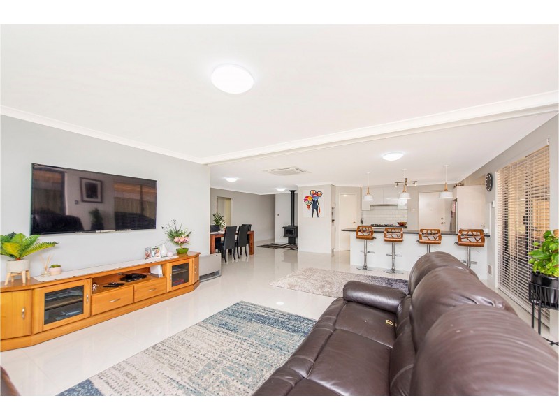 5 Banks Place, High Wycombe WA 6057