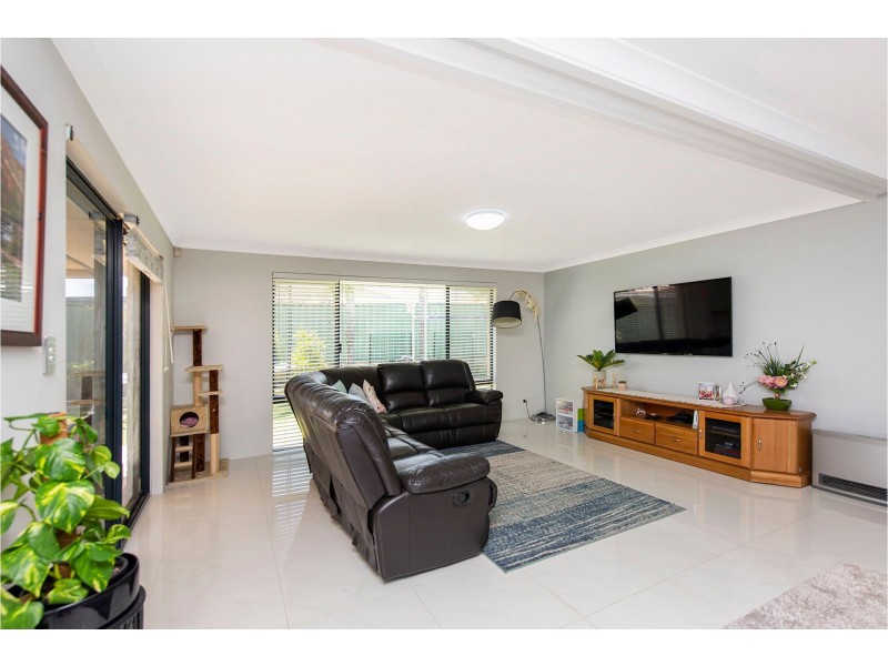 5 Banks Place, High Wycombe WA 6057