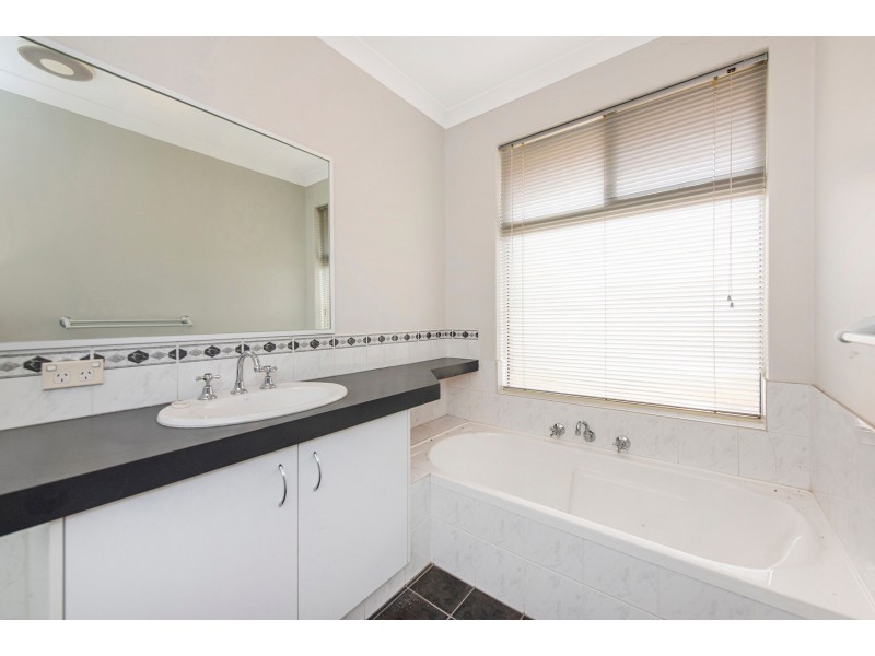 4 Catspaw Way, High Wycombe WA 6057