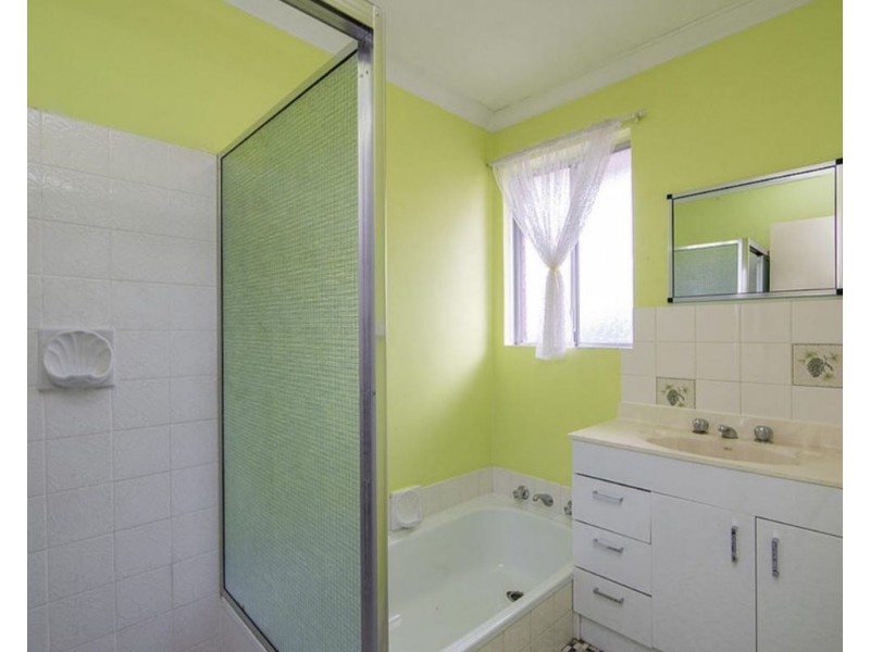 92 Sussex Road, Forrestfield WA 6058