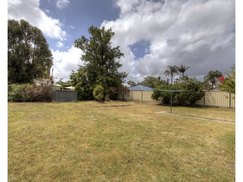 92 Sussex Road, Forrestfield WA 6058