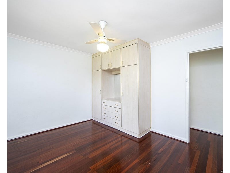 92 Sussex Road, Forrestfield WA 6058