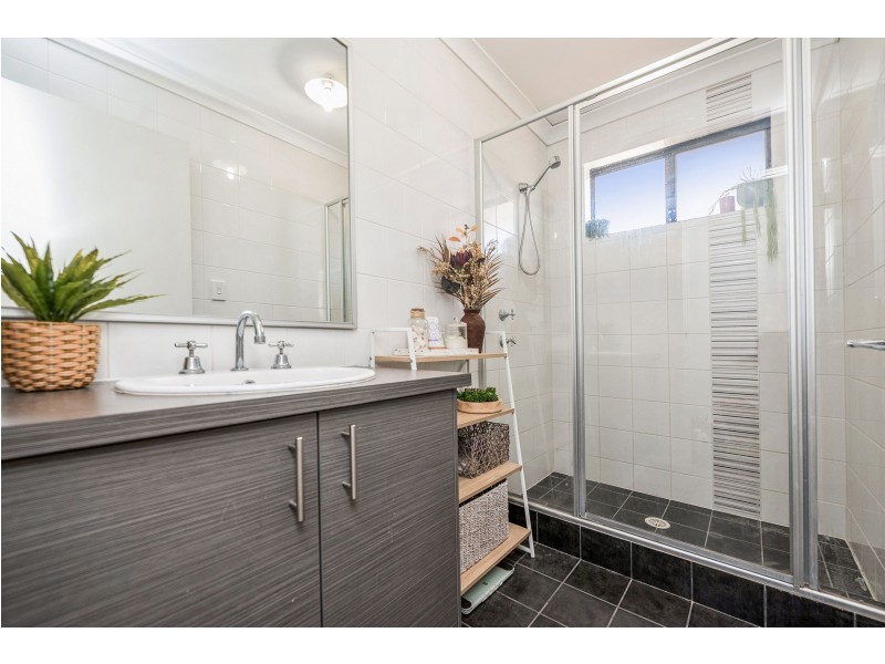 1B Jarril Place, Koongamia WA 6056