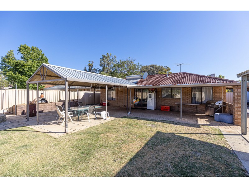111 Blackadder Road, Swan View WA 6056