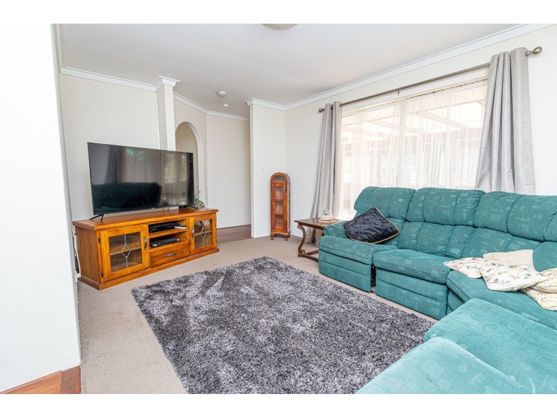 111 Blackadder Road, Swan View WA 6056