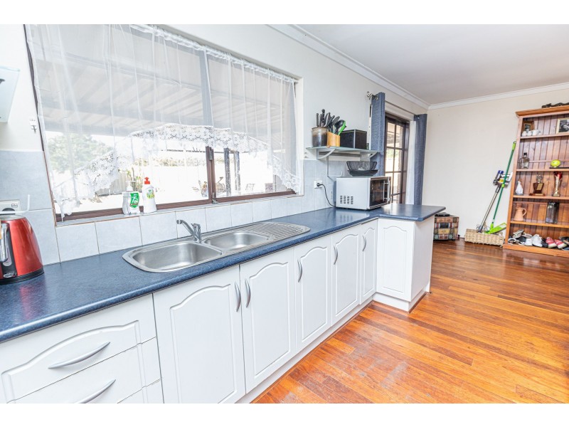 111 Blackadder Road, Swan View WA 6056