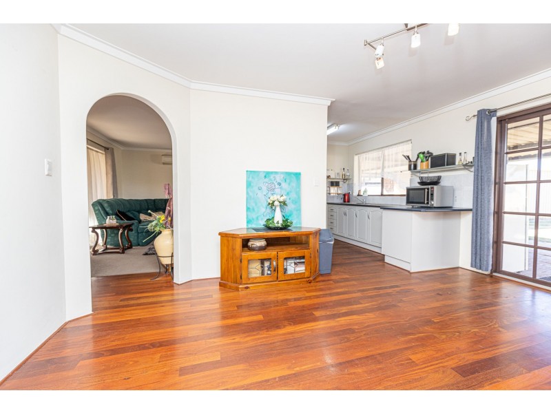 111 Blackadder Road, Swan View WA 6056