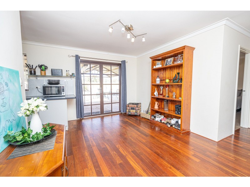 111 Blackadder Road, Swan View WA 6056