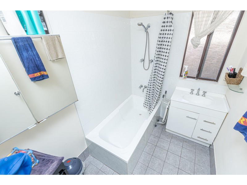 111 Blackadder Road, Swan View WA 6056
