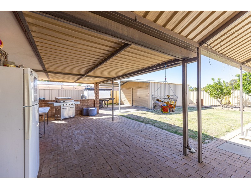 111 Blackadder Road, Swan View WA 6056