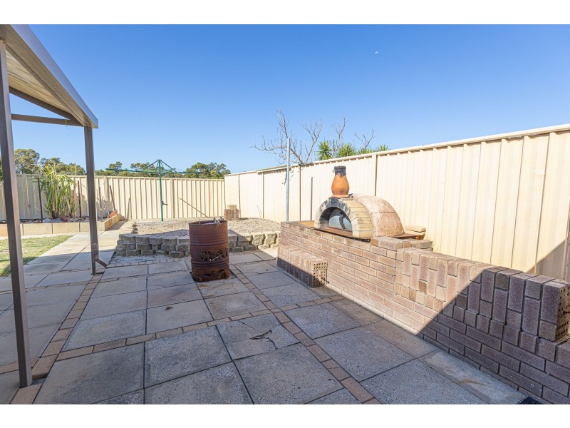 111 Blackadder Road, Swan View WA 6056
