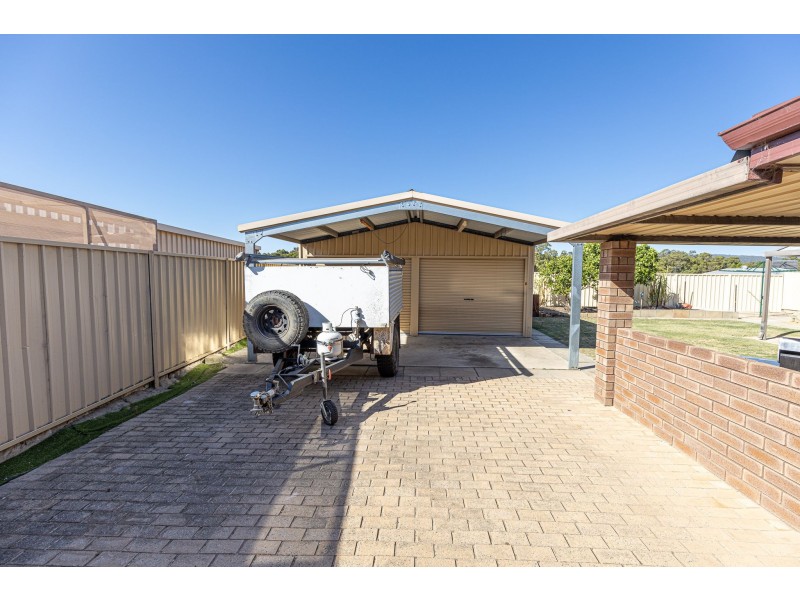 111 Blackadder Road, Swan View WA 6056