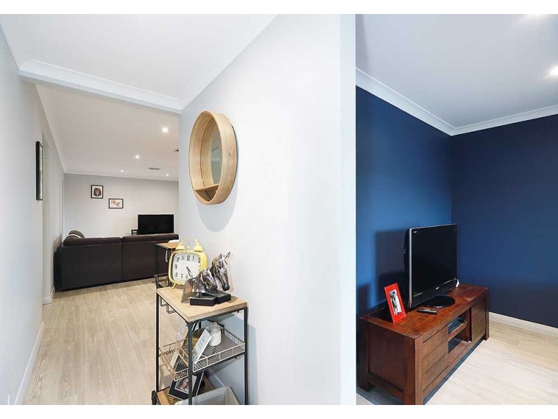 9 Lomandra Road, Helena Valley WA 6056