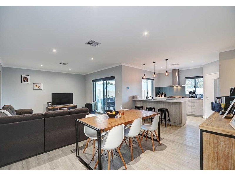 9 Lomandra Road, Helena Valley WA 6056