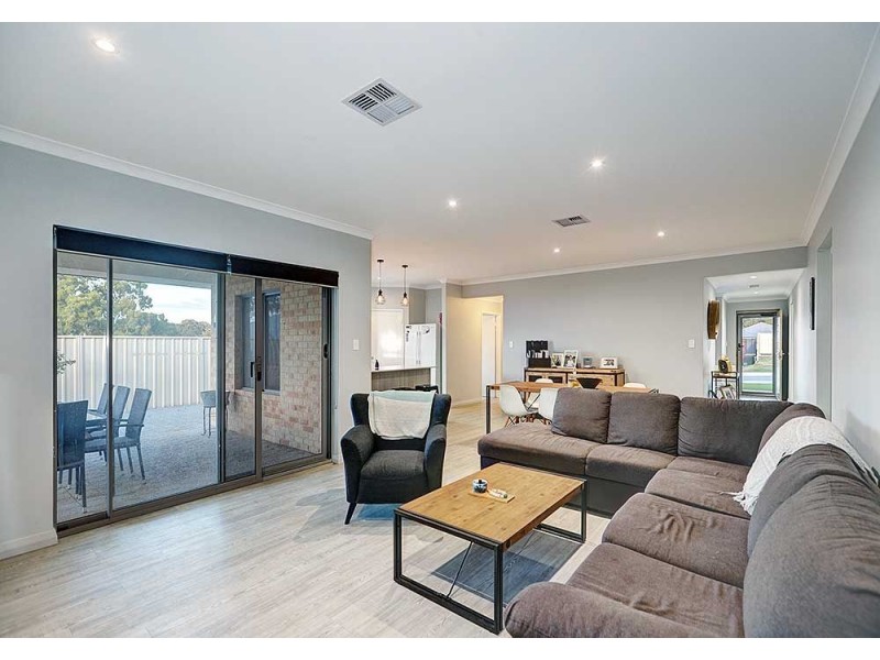 9 Lomandra Road, Helena Valley WA 6056