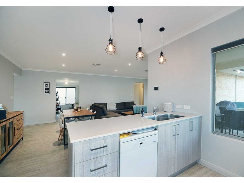 9 Lomandra Road, Helena Valley WA 6056