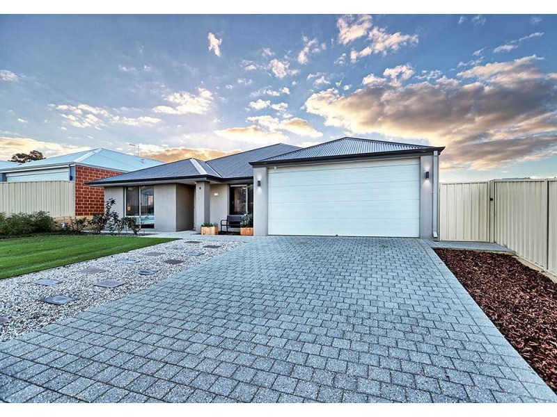 9 Lomandra Road, Helena Valley WA 6056