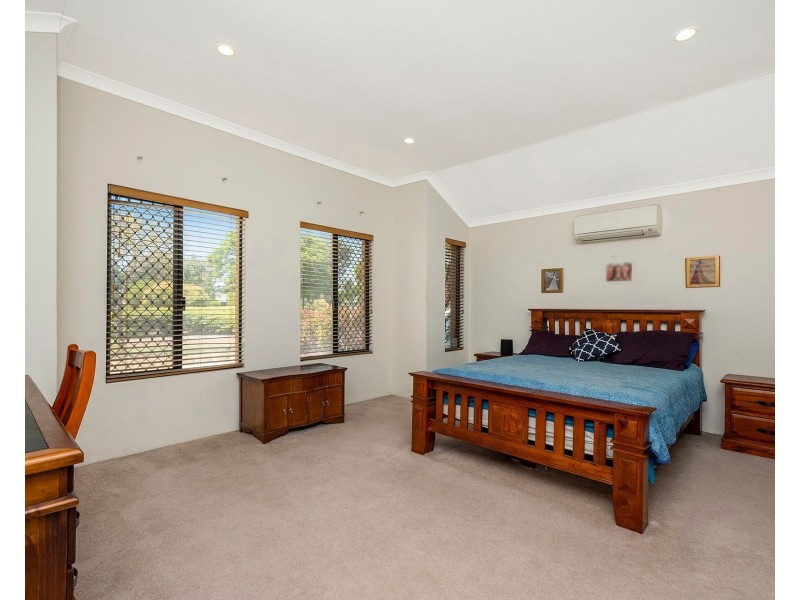 13 Foxton Blvd, High Wycombe WA 6057