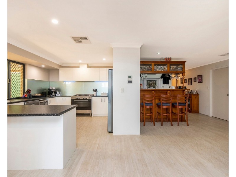 13 Foxton Blvd, High Wycombe WA 6057