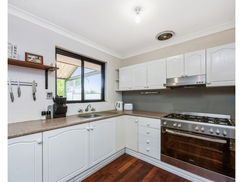 6 Wycombe Rd, High Wycombe WA 6057