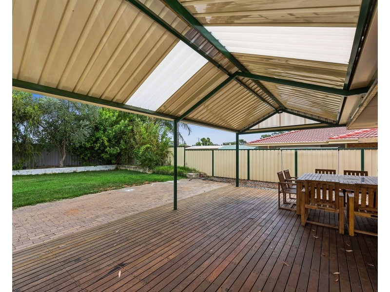 6 Wycombe Rd, High Wycombe WA 6057