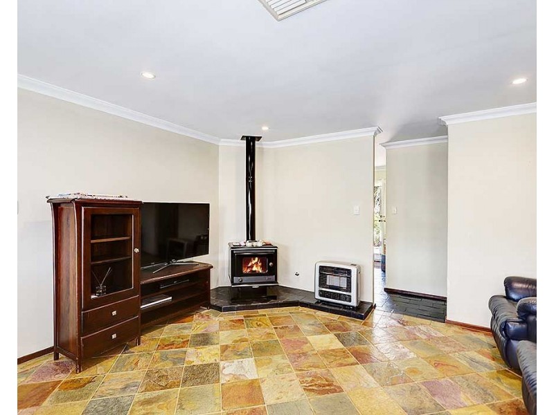 35 Pelican Loop, High Wycombe WA 6057