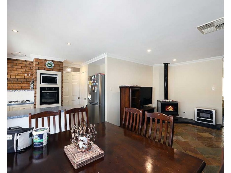 35 Pelican Loop, High Wycombe WA 6057