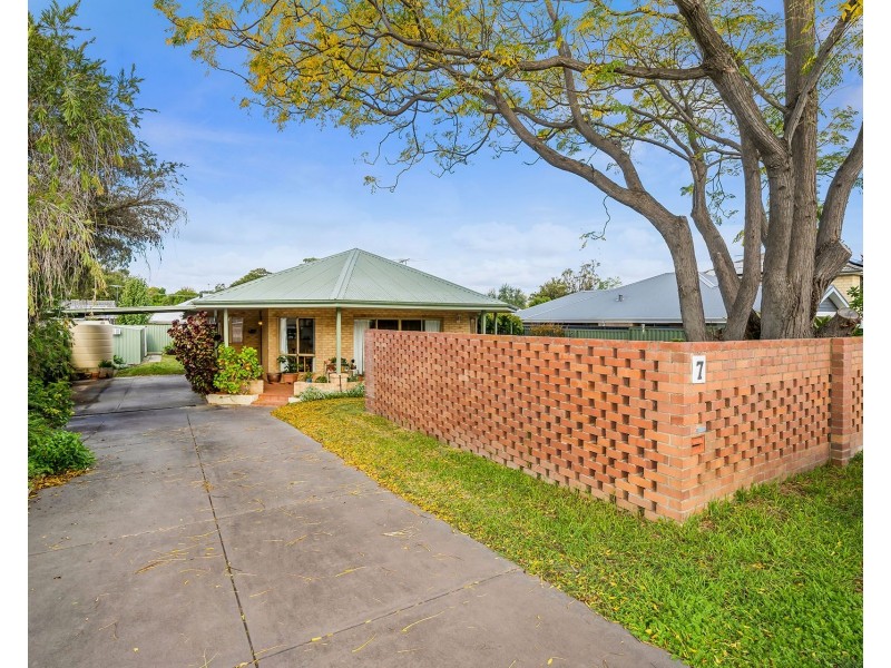 7 Cyril Road, High Wycombe WA 6057