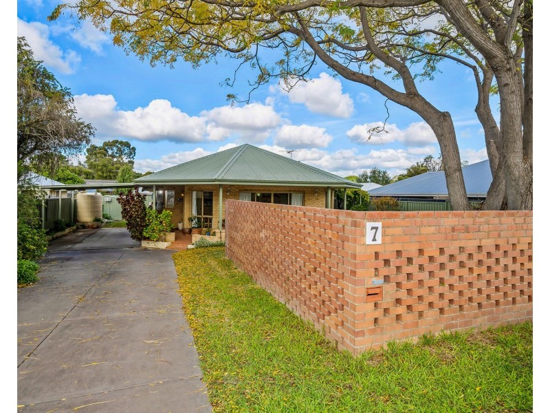 7 Cyril Road, High Wycombe WA 6057