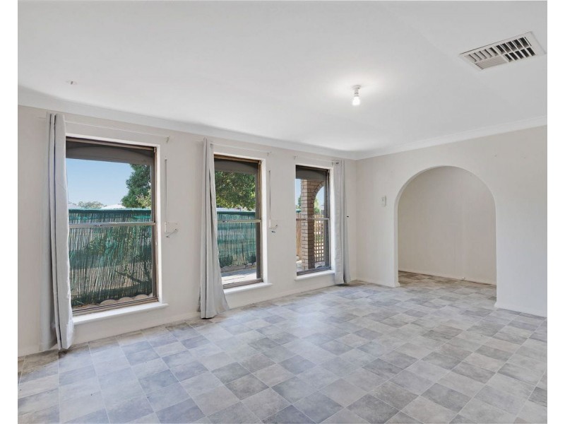 12 Coachwood Way, Maddington WA 6109