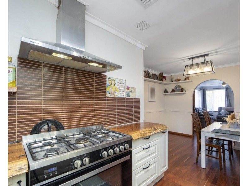 24 Gotha Way, Forrestfield WA 6058