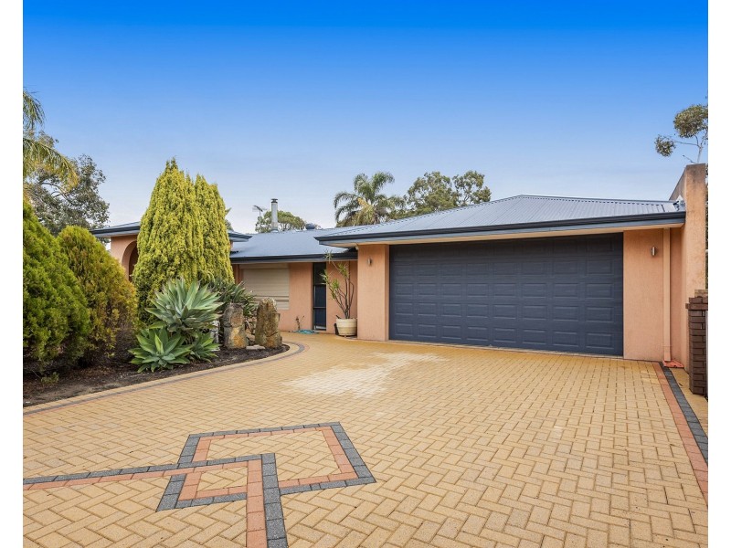 30 Robins Road, Kalamunda WA 6076