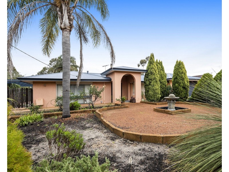 30 Robins Road, Kalamunda WA 6076