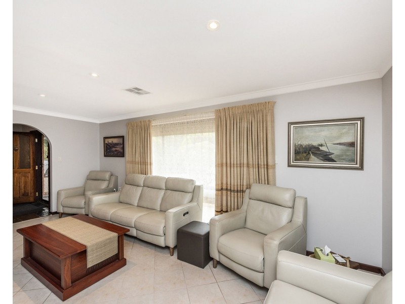 30 Robins Road, Kalamunda WA 6076