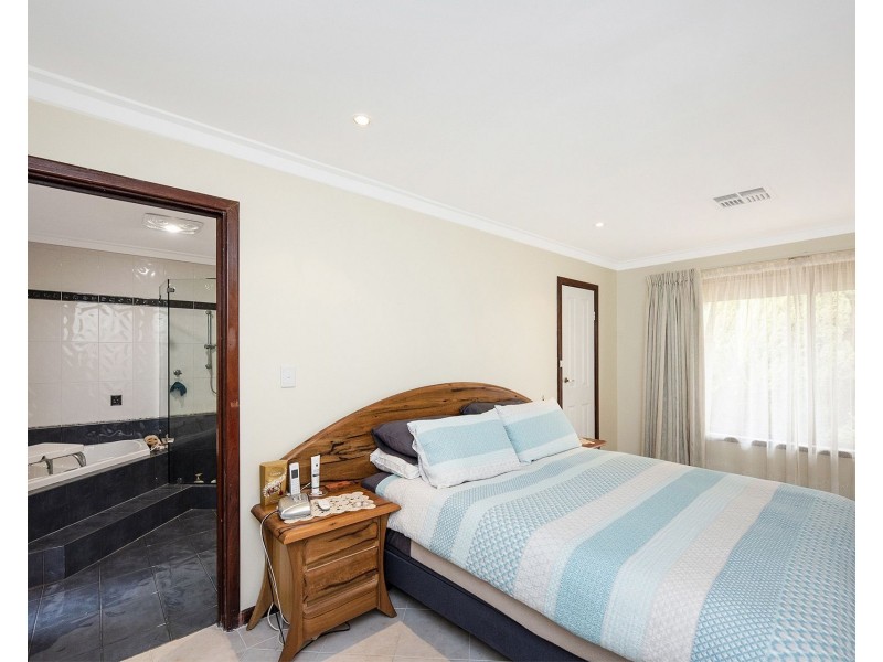 30 Robins Road, Kalamunda WA 6076